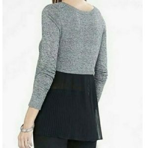 Express Silhouette Long Sleeved Women's Sweater Top - Size X-Small (EUC)